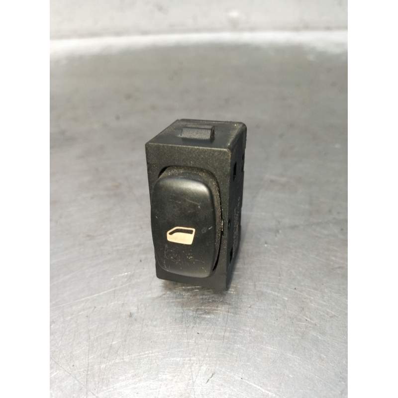 Recambio de mando elevalunas delantero derecho para peugeot 407 st sport pack referencia OEM IAM 96360166XT  2004