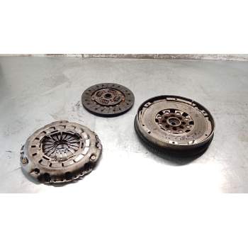 KIT EMBRAGUE A6120300105 A0002523105 2000