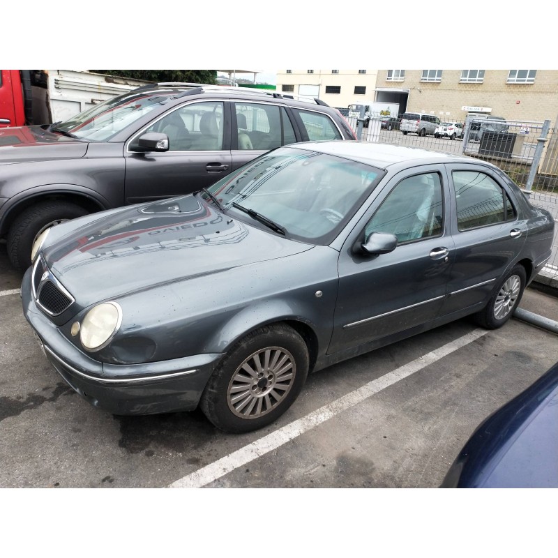 lancia lybra berlina del año 2001