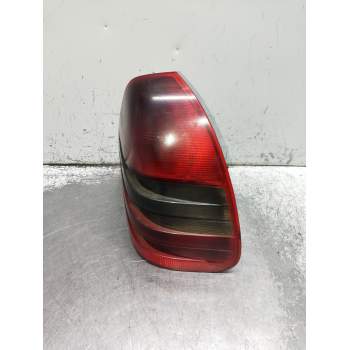 PILOTO TRASERO DERECHO 2028201264R 