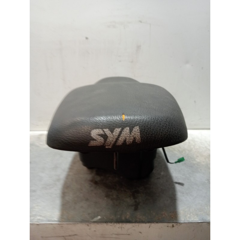 Recambio de asiento para sym orbit 50 2t referencia OEM IAM   