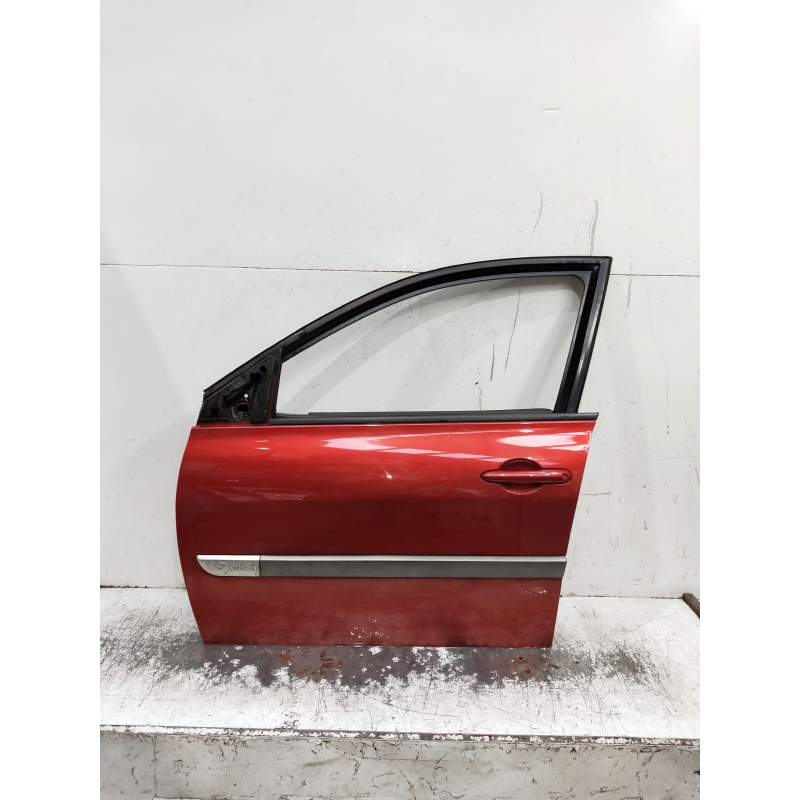 Recambio de puerta delantera izquierda para renault megane ii berlina 5p referencia OEM IAM  5P 2003