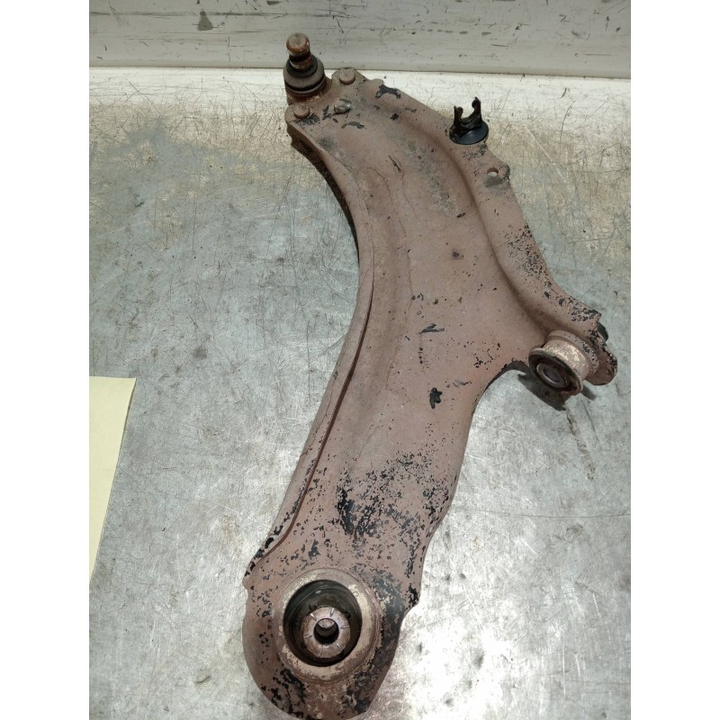 Recambio de brazo suspension inferior delantero izquierdo para renault kangoo dynamique referencia OEM IAM   