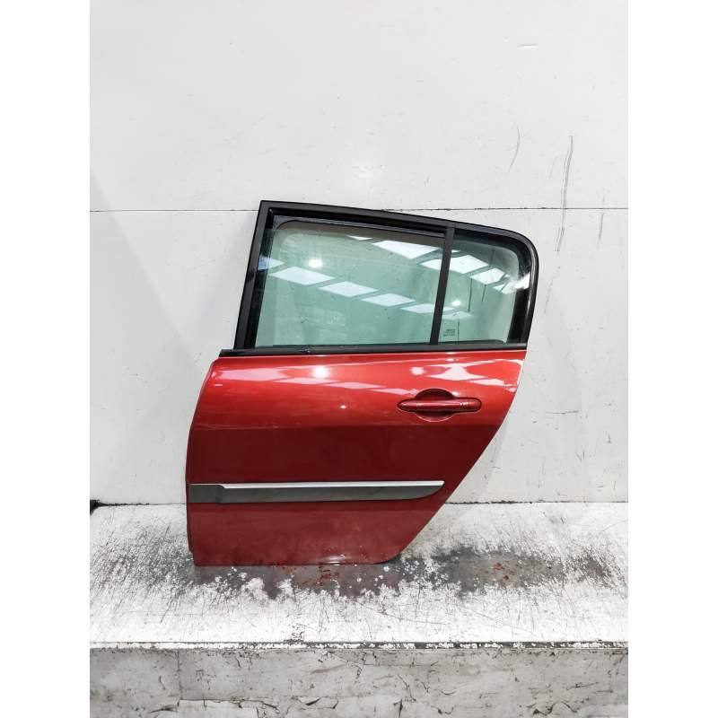 Recambio de puerta trasera izquierda para renault megane ii berlina 5p referencia OEM IAM  5P 2003