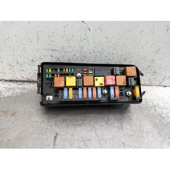 CAJA RELES / FUSIBLES 12767115 519109300 2005