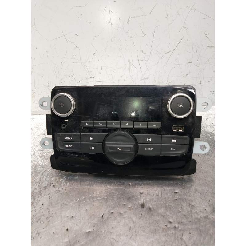 Recambio de sistema audio / radio cd para dacia spring referencia OEM IAM 61PALCB0099 281151798R 