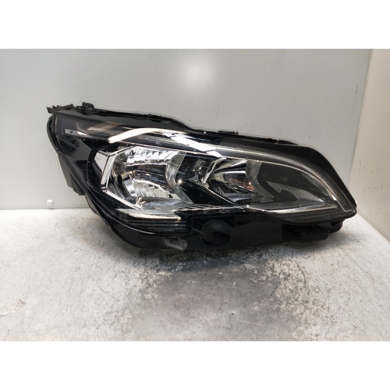 Recambio de faro derecho para peugeot 3008 allure referencia OEM IAM 9810478080 ¡OJO! VER FOTOS PATILLAS ROTAS