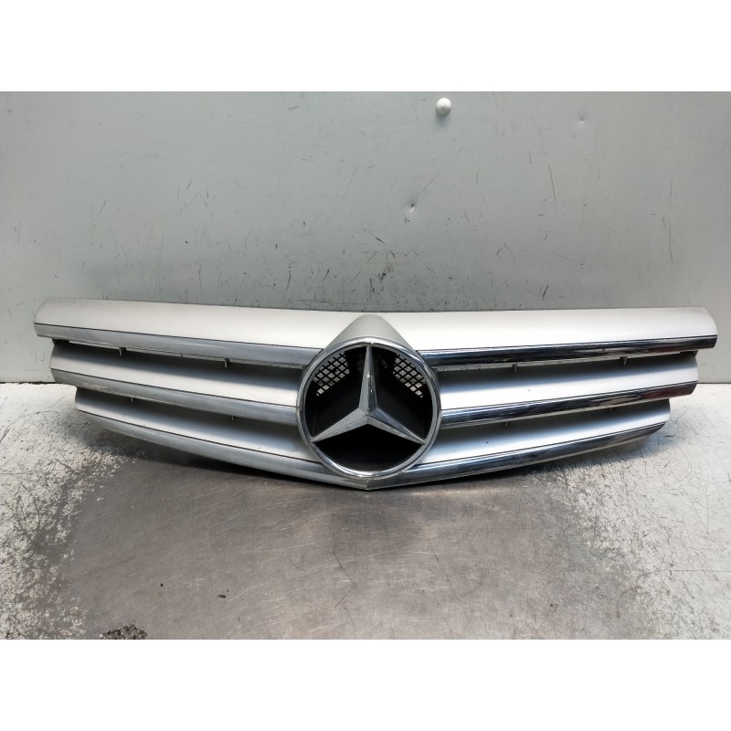 Recambio de rejilla delantera para mercedes clase c (w203) sportcoupe c 220 cdi (la) (203.708) referencia OEM IAM   