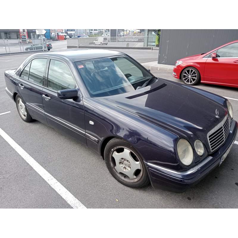 MERCEDES-BENZ CLASE E (W210) BERLINA