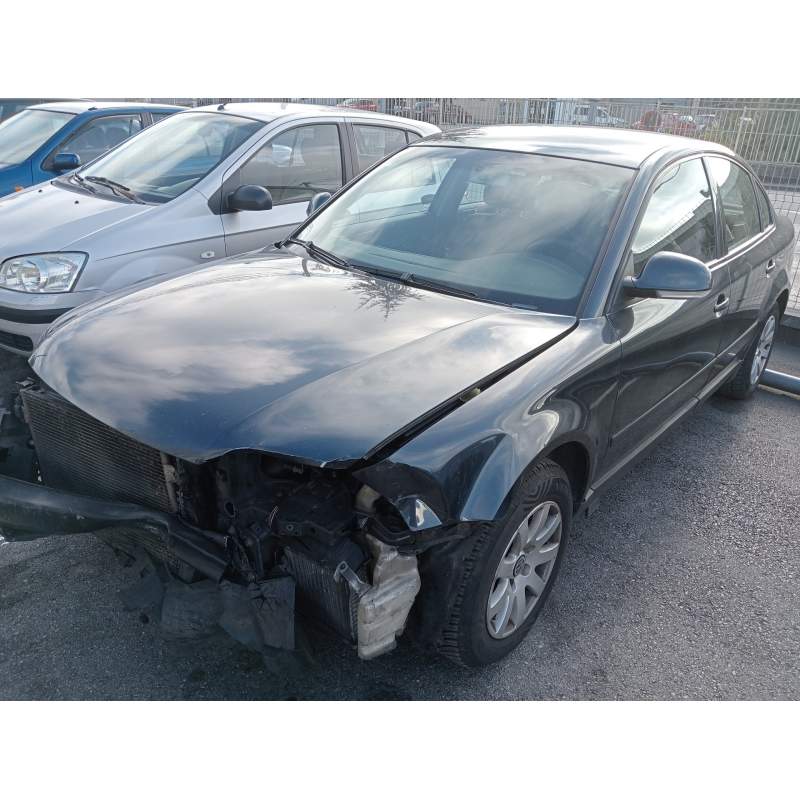 VOLKSWAGEN PASSAT BERLINA (3B3)