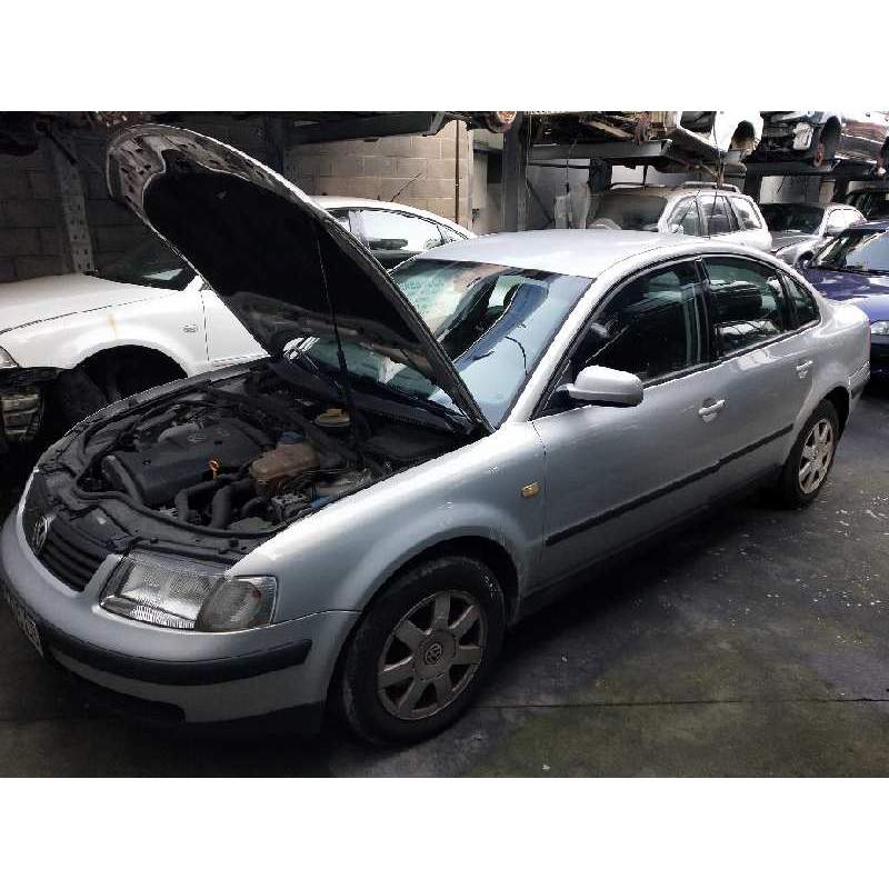 VOLKSWAGEN PASSAT BERLINA (3B2)