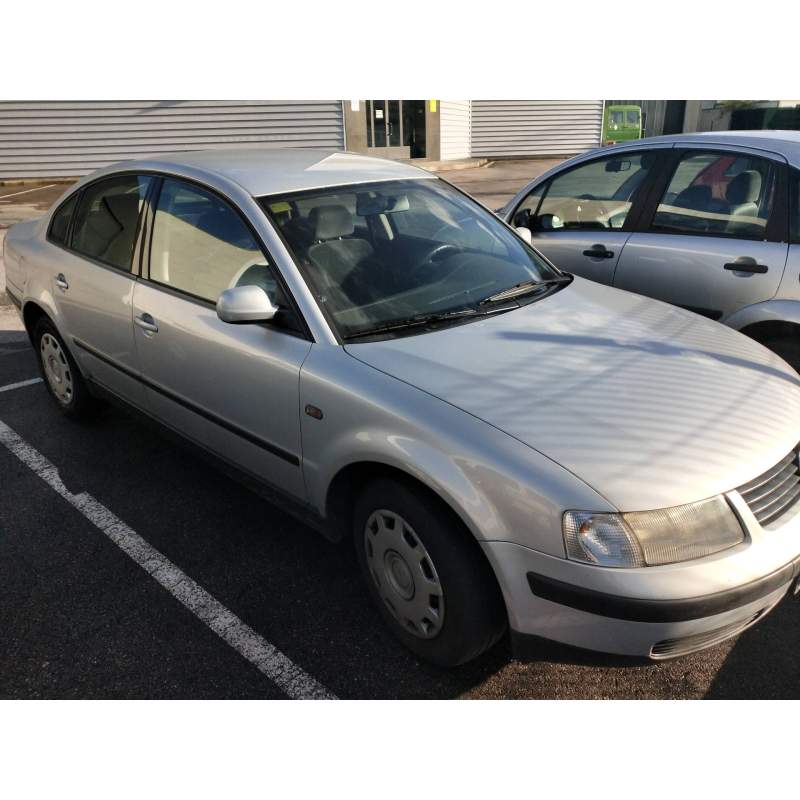 VOLKSWAGEN PASSAT BERLINA (3B2)