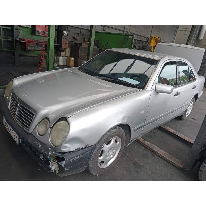 MERCEDES-BENZ CLASE E (W210) BERLINA