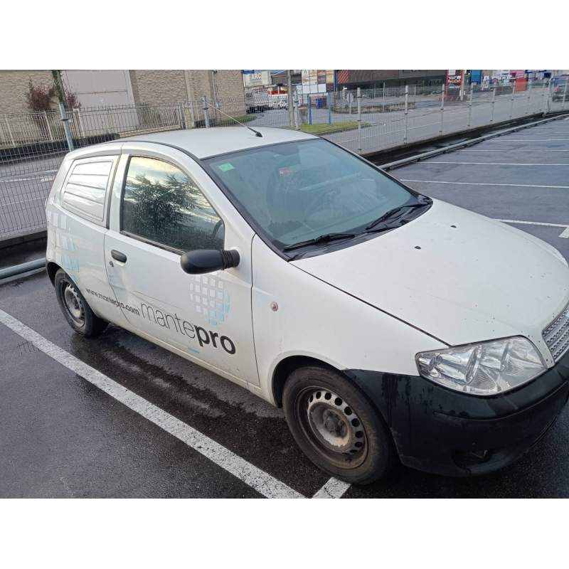 FIAT PUNTO BERLINA (188)