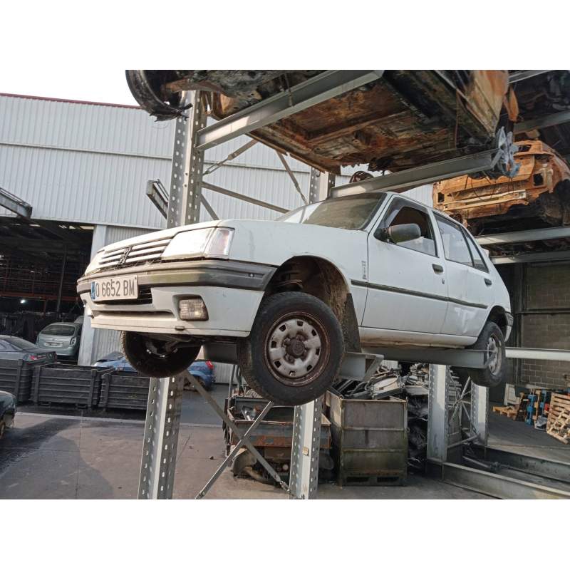 PEUGEOT 205 BERLINA