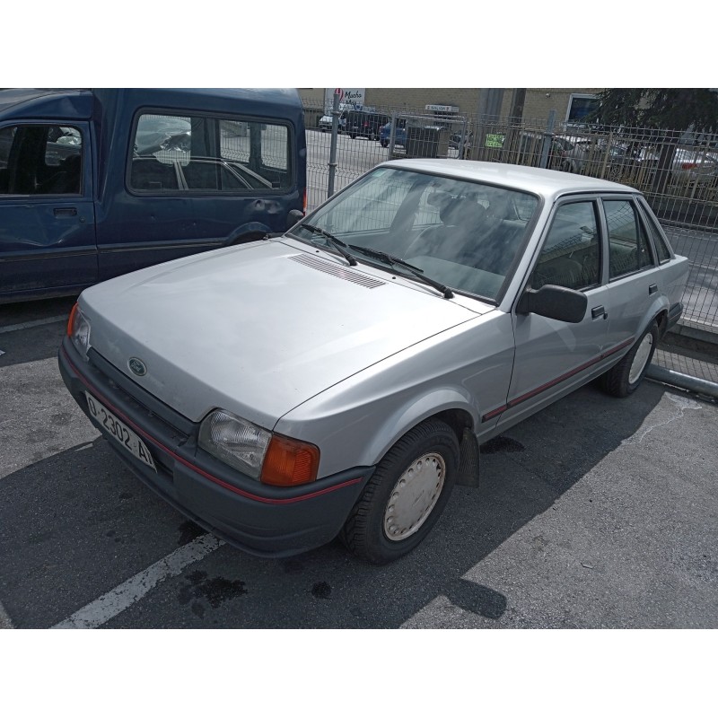 ford escort berlina del año 1988