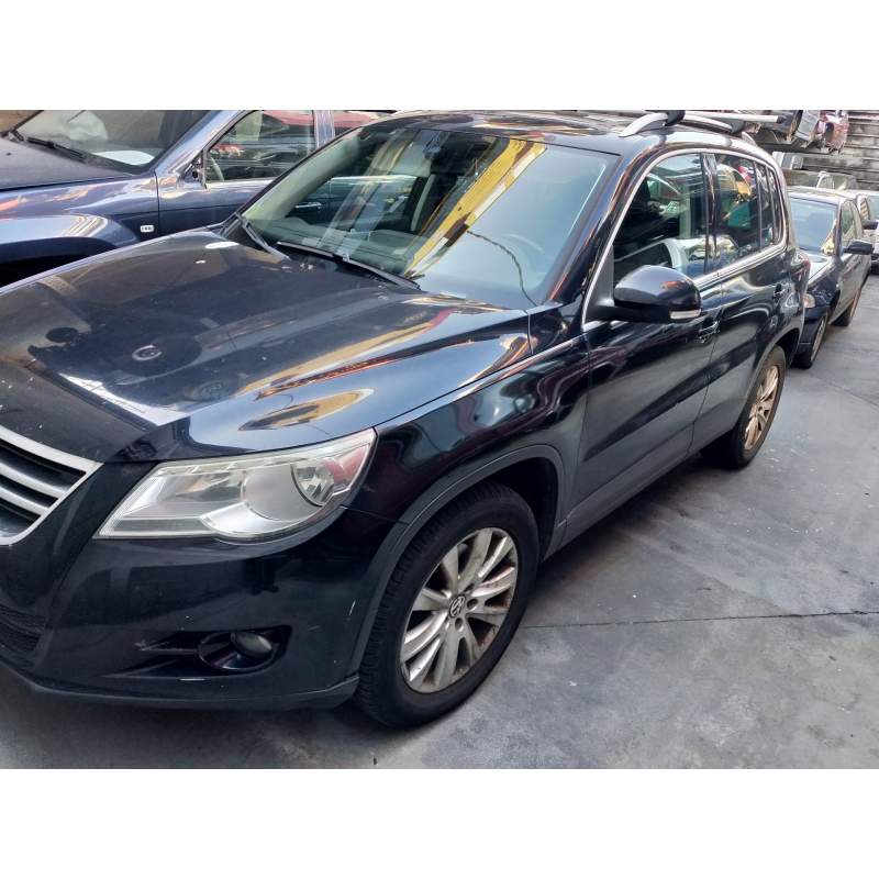 VOLKSWAGEN TIGUAN (5N1)