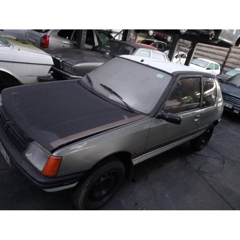 PEUGEOT 205 BERLINA