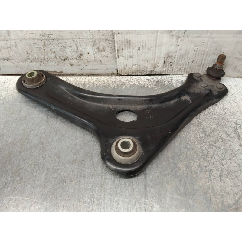 Recambio de brazo suspension inferior delantero izquierdo para peugeot 2008 (--.2013) allure referencia OEM IAM   