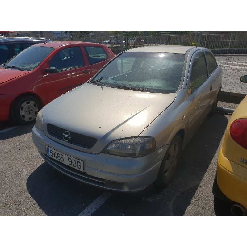 opel astra g berlina del año 2000