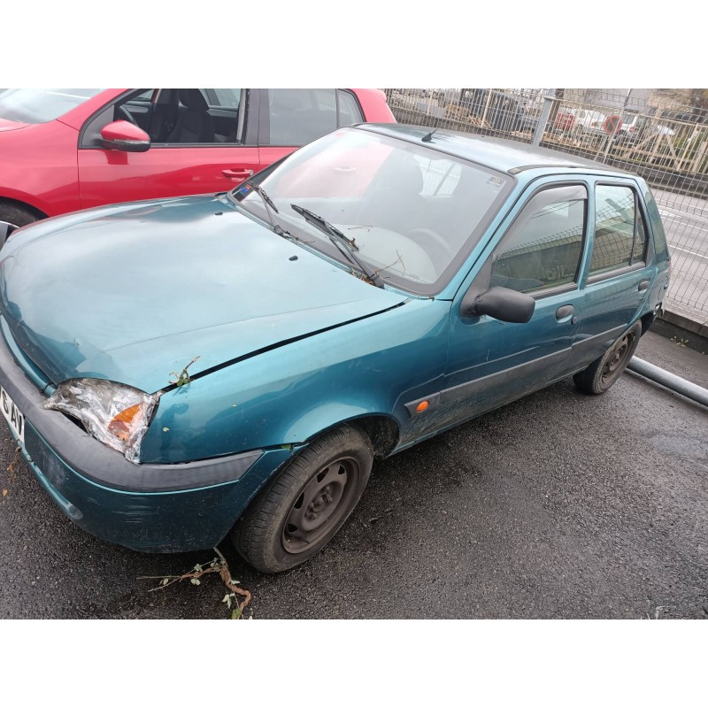 ford fiesta berlina (dx) del año 2000