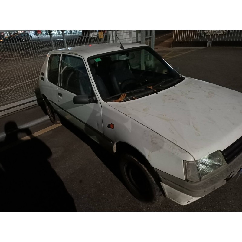 peugeot 205 berlina del año 1998