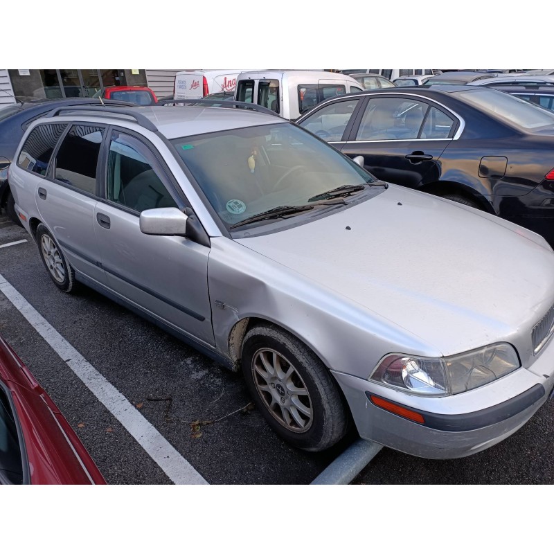 volvo v40 familiar del año 2002