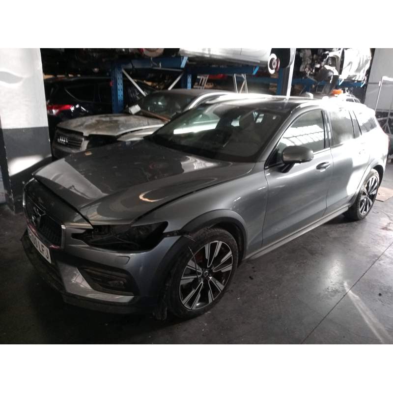 VOLVO V60 CROSS COUNTRY