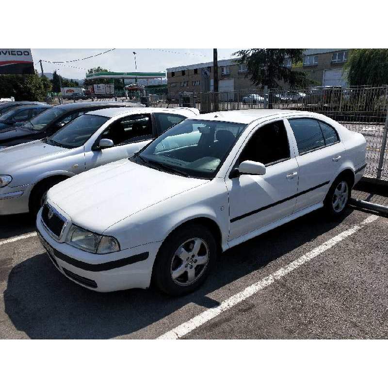 SKODA OCTAVIA BERLINA (1U2)