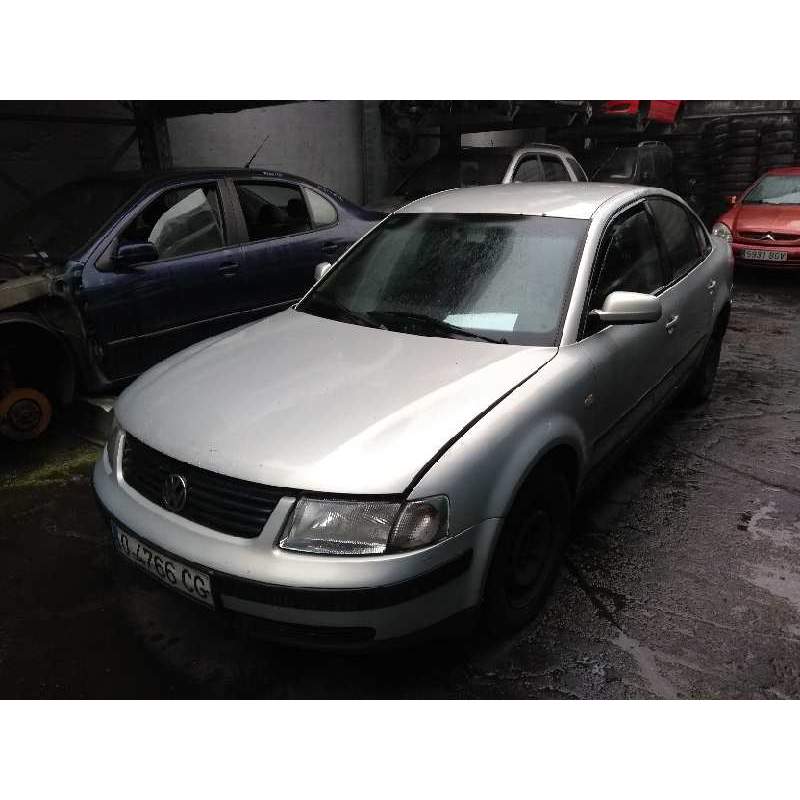 VOLKSWAGEN PASSAT BERLINA (3B2)
