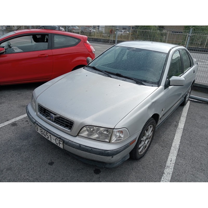 volvo s40 berlina del año 1999