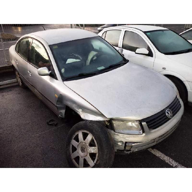 VOLKSWAGEN PASSAT BERLINA (3B2)