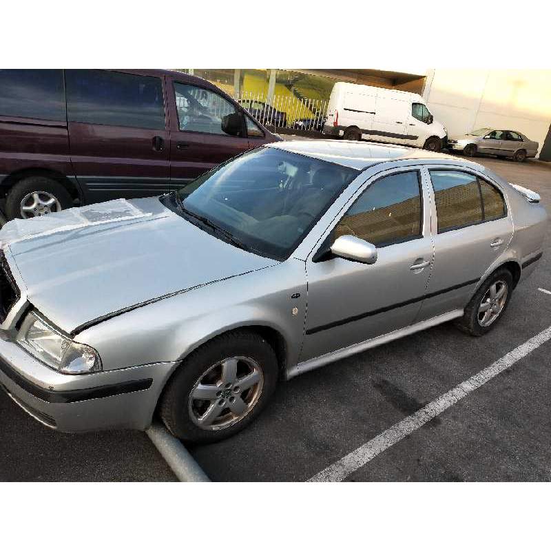 SKODA OCTAVIA BERLINA (1U2)
