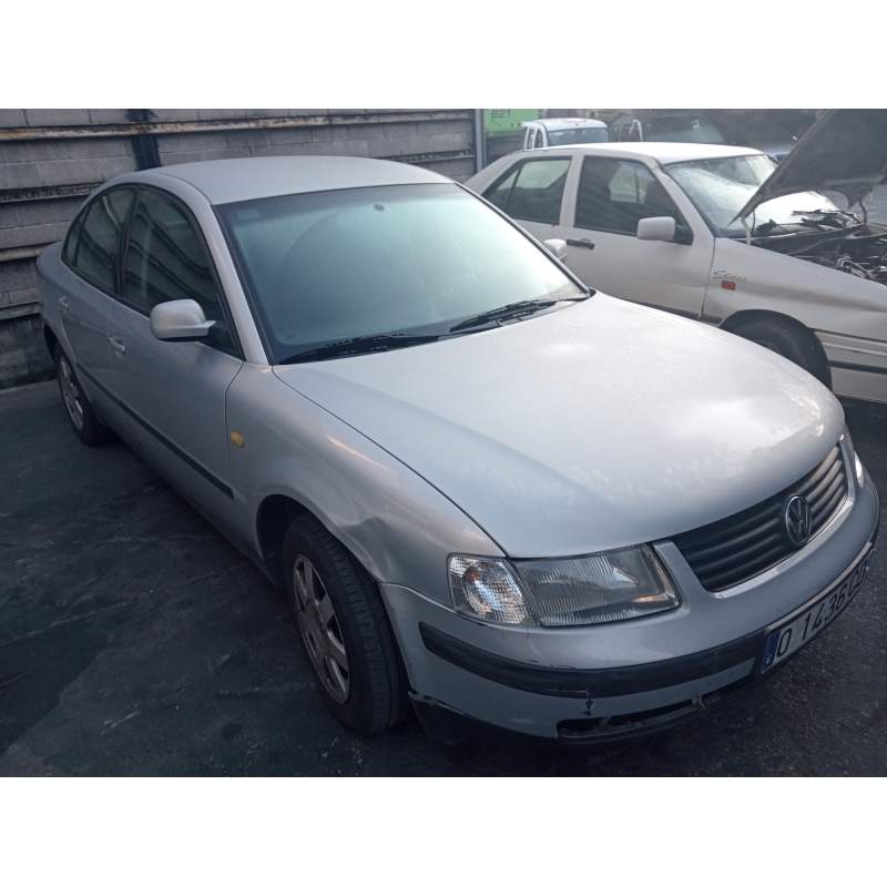 VOLKSWAGEN PASSAT BERLINA (3B2)