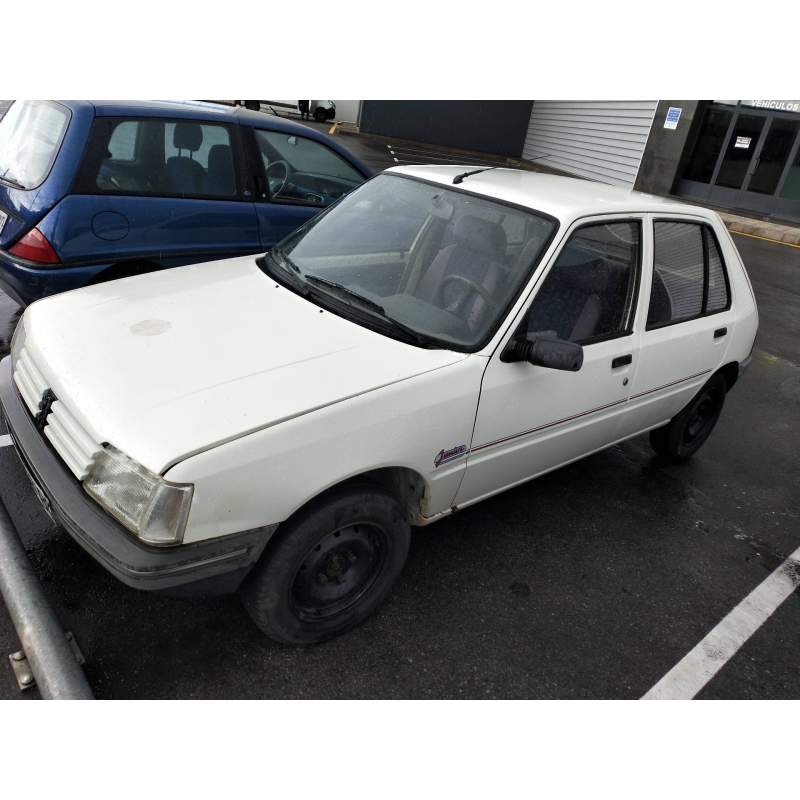 PEUGEOT 205 BERLINA