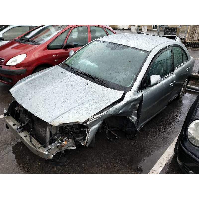 TOYOTA AVENSIS BERLINA (T25)