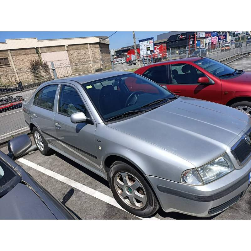 SKODA OCTAVIA BERLINA (1U2)