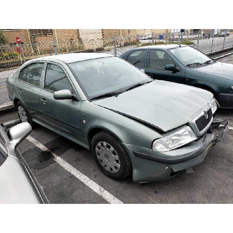 SKODA OCTAVIA BERLINA (1U2)