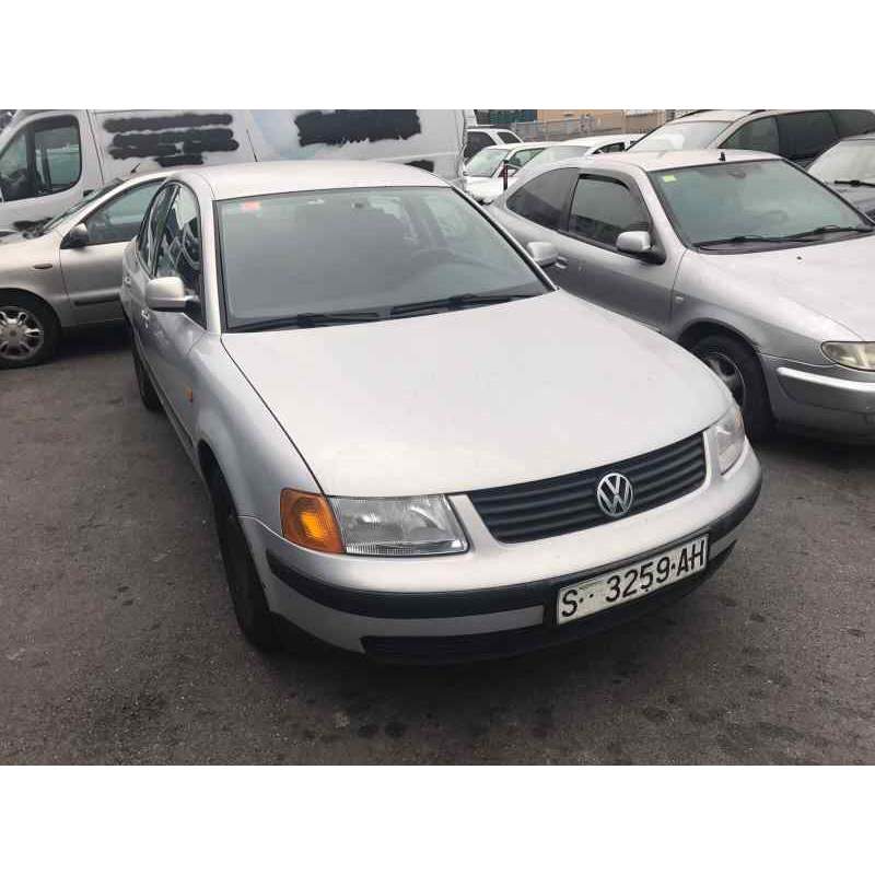 VOLKSWAGEN PASSAT BERLINA (3B2)