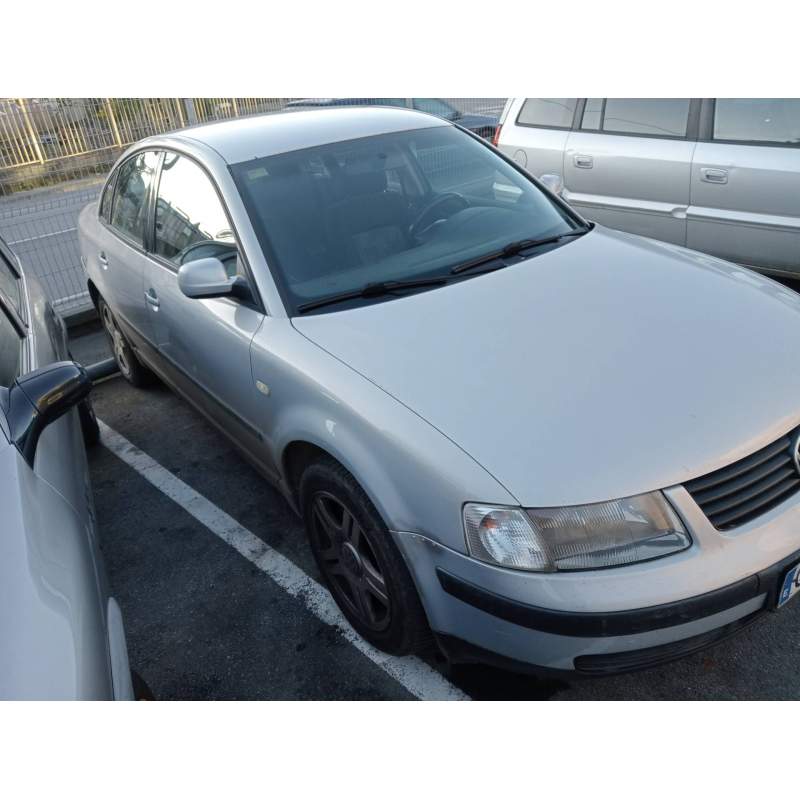 VOLKSWAGEN PASSAT BERLINA (3B2)