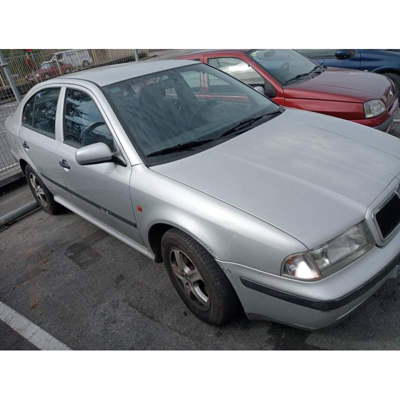 SKODA OCTAVIA BERLINA (1U2)