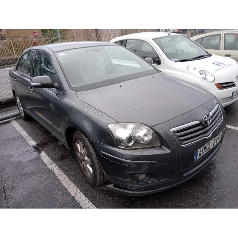 TOYOTA AVENSIS BERLINA (T25)