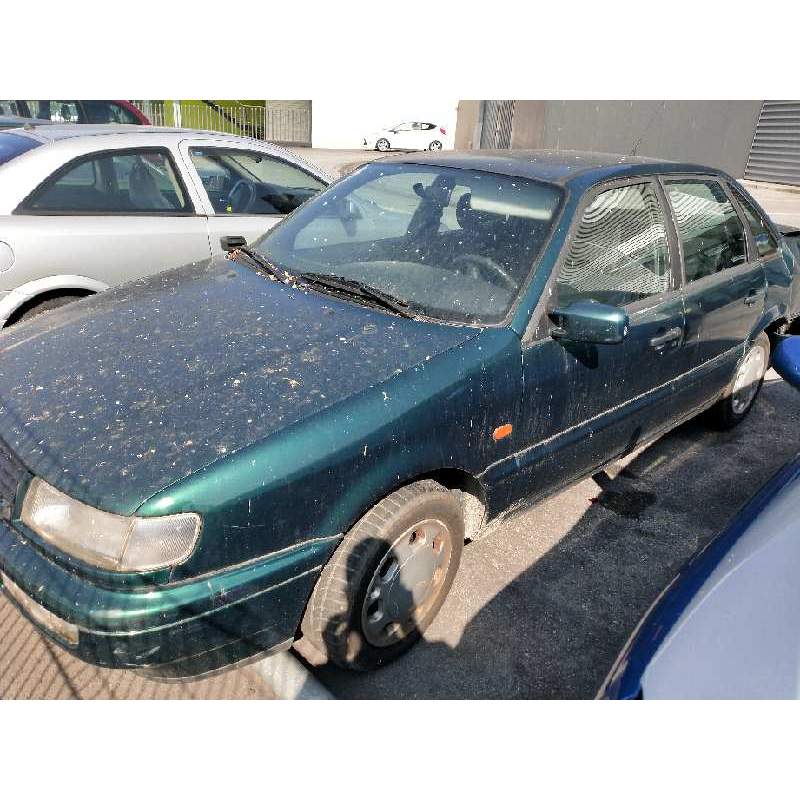VOLKSWAGEN PASSAT BERLINA (3A2)