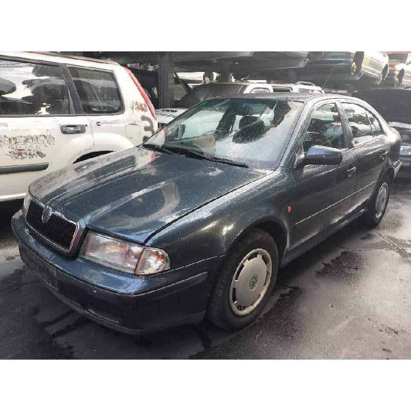 SKODA OCTAVIA BERLINA (1U2)