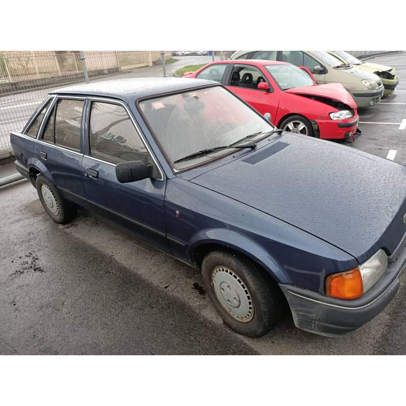 FORD ESCORT BERLINA