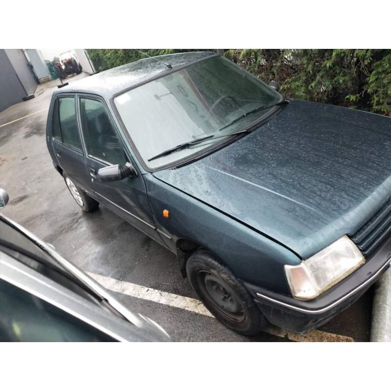 PEUGEOT 205 BERLINA