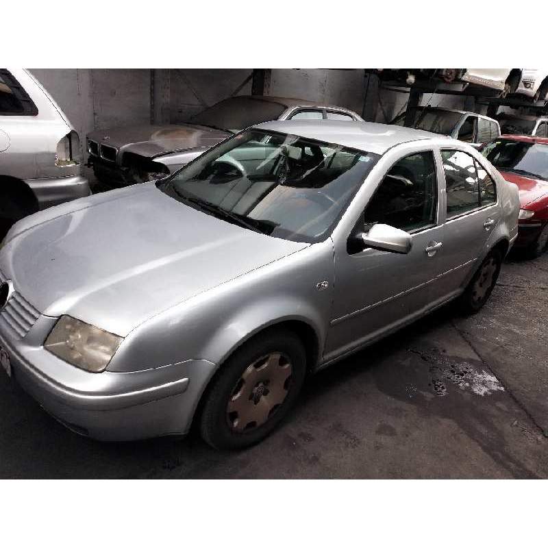VOLKSWAGEN BORA BERLINA (1J2)