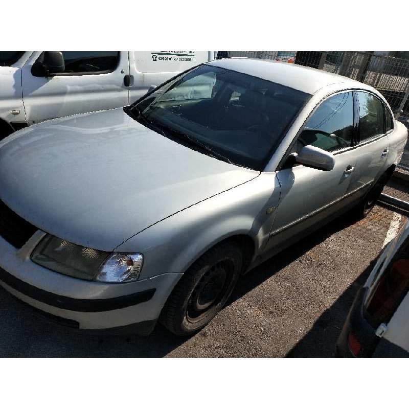 VOLKSWAGEN PASSAT BERLINA (3B2)