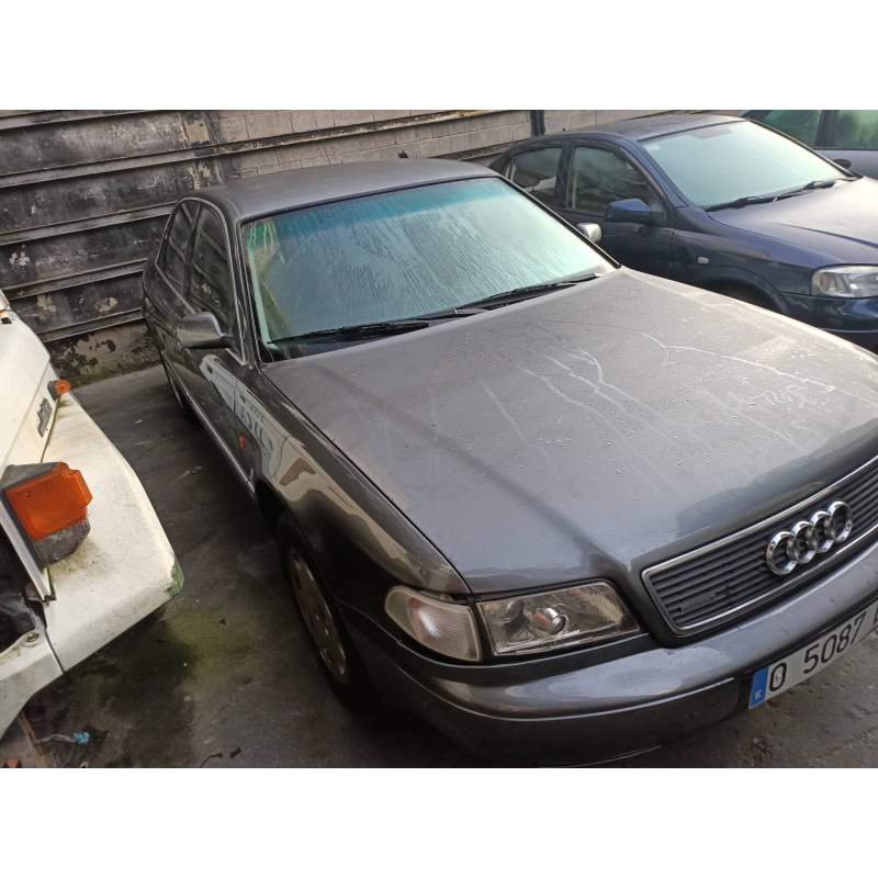 AUDI A8 (D2)