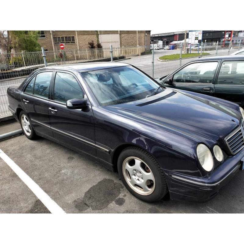 MERCEDES-BENZ CLASE E (W210) BERLINA